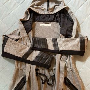 GRAY/BLACK Carbon38 traveler jacket size Medium. Brand new never been worn!